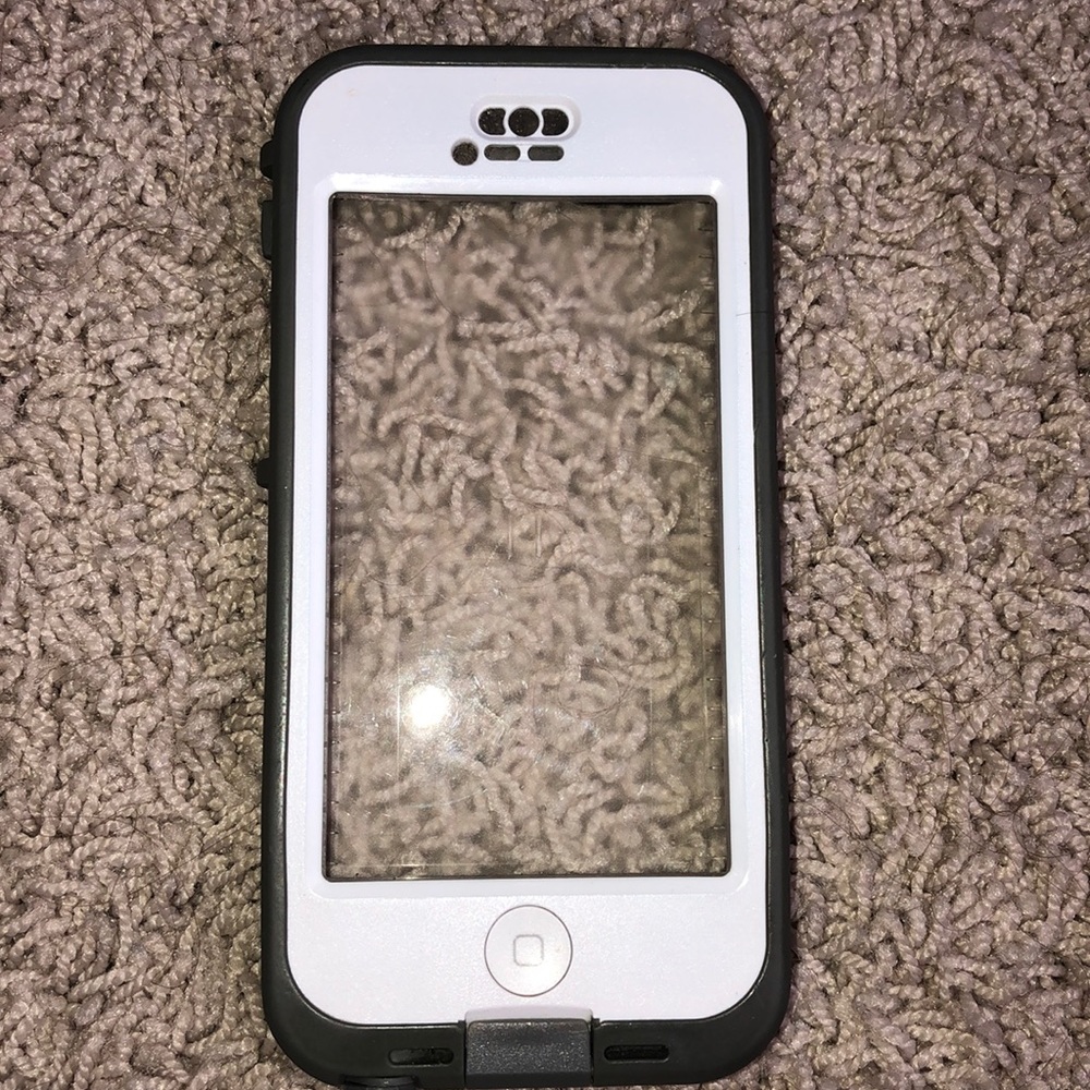 Iphone 5c Lifeproof and Warerproof case
